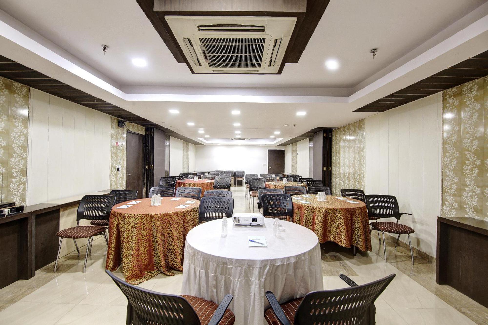 Hotel Good Times Near Ganga Ram Hospital And Karol Bagh Metro Delhi  Eksteriør bilde