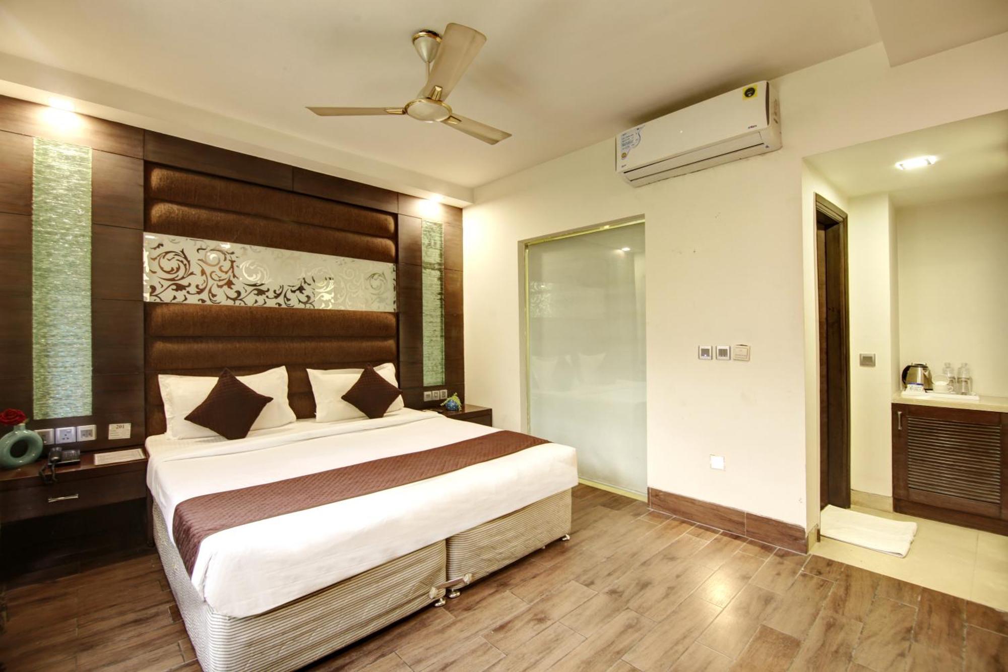 Hotel Good Times Near Ganga Ram Hospital And Karol Bagh Metro Delhi  Eksteriør bilde