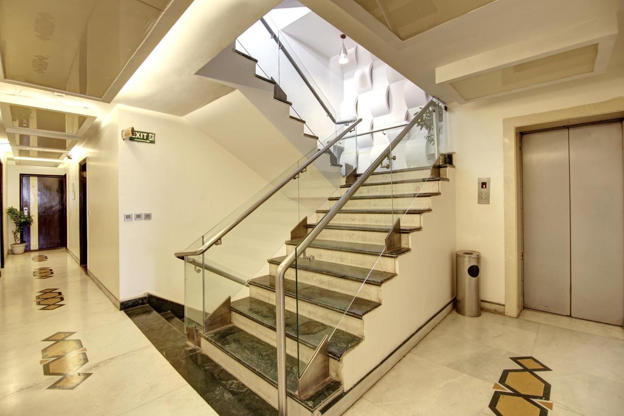 Hotel Good Times Near Ganga Ram Hospital And Karol Bagh Metro Delhi  Eksteriør bilde