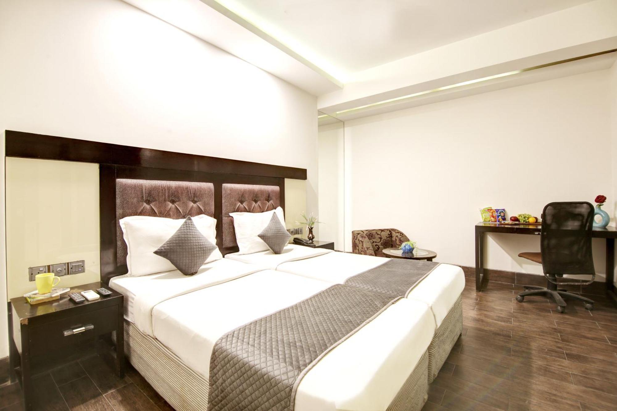 Hotel Good Times Near Ganga Ram Hospital And Karol Bagh Metro Delhi  Eksteriør bilde