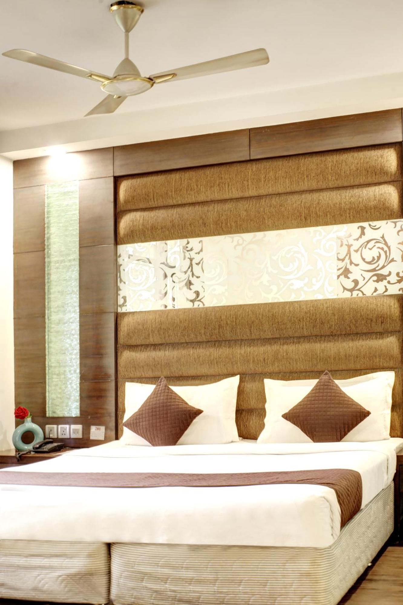 Hotel Good Times Near Ganga Ram Hospital And Karol Bagh Metro Delhi  Eksteriør bilde
