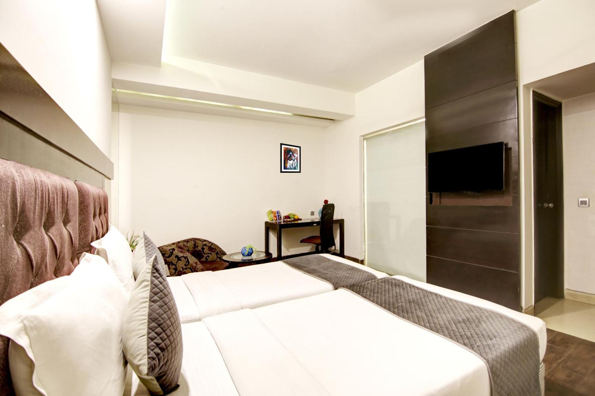 Hotel Good Times Near Ganga Ram Hospital And Karol Bagh Metro Delhi  Eksteriør bilde