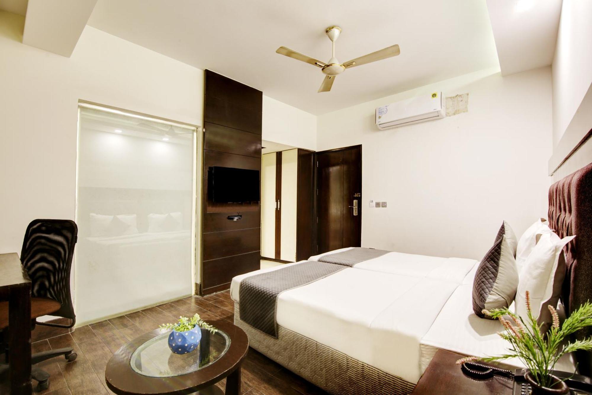 Hotel Good Times Near Ganga Ram Hospital And Karol Bagh Metro Delhi  Eksteriør bilde