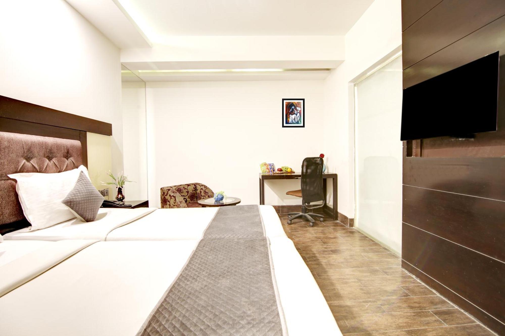 Hotel Good Times Near Ganga Ram Hospital And Karol Bagh Metro Delhi  Eksteriør bilde