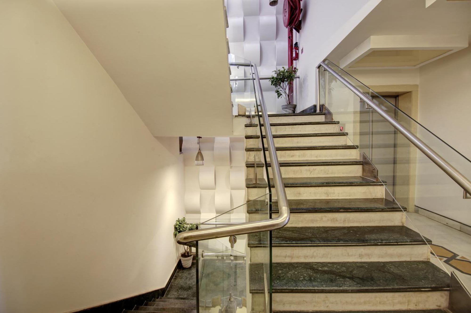 Hotel Good Times Near Ganga Ram Hospital And Karol Bagh Metro Delhi  Eksteriør bilde