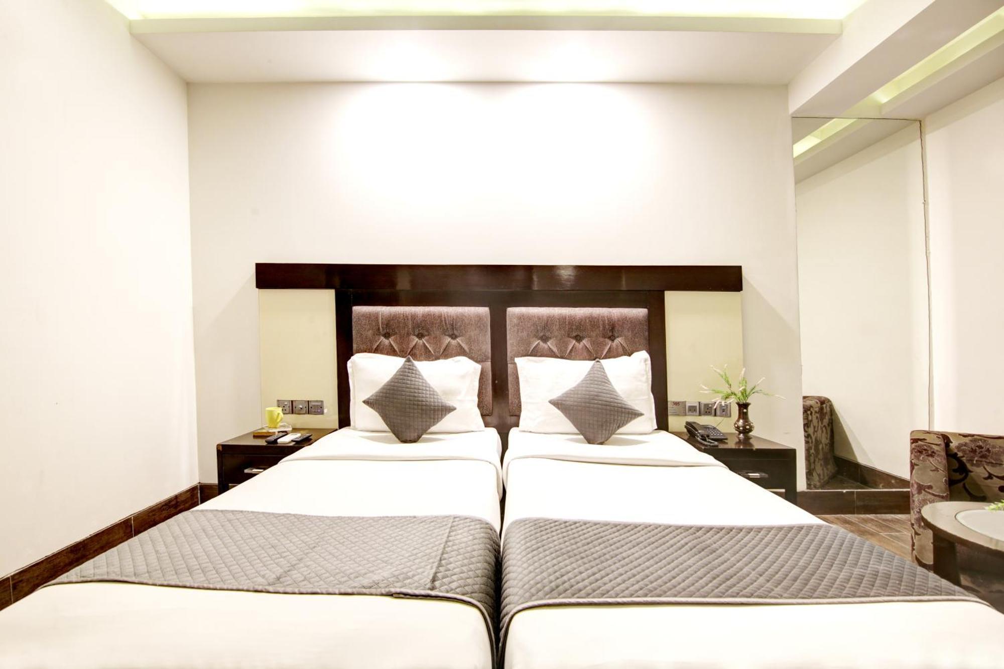 Hotel Good Times Near Ganga Ram Hospital And Karol Bagh Metro Delhi  Eksteriør bilde