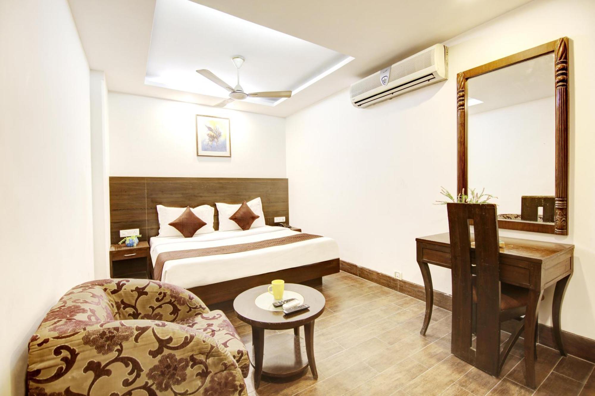Hotel Good Times Near Ganga Ram Hospital And Karol Bagh Metro Delhi  Eksteriør bilde